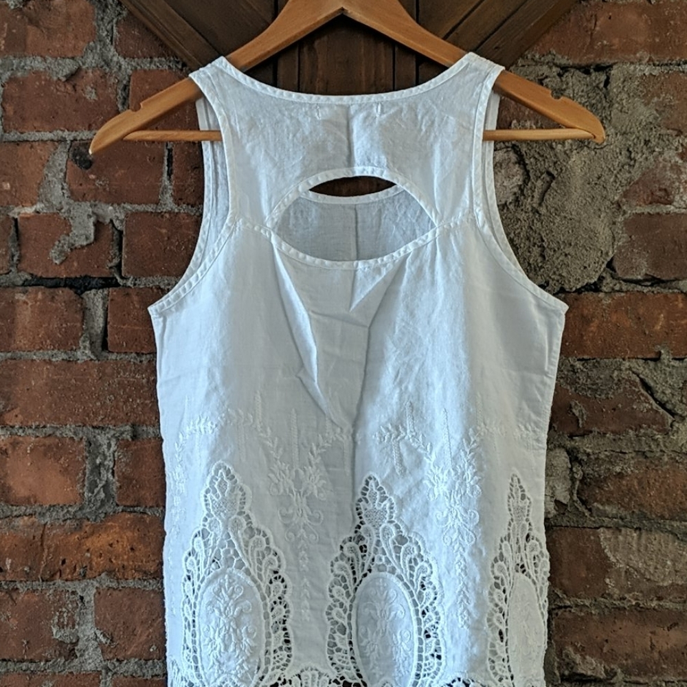 ❤️ White embroidered tank with back cutout - Picture 4 of 5